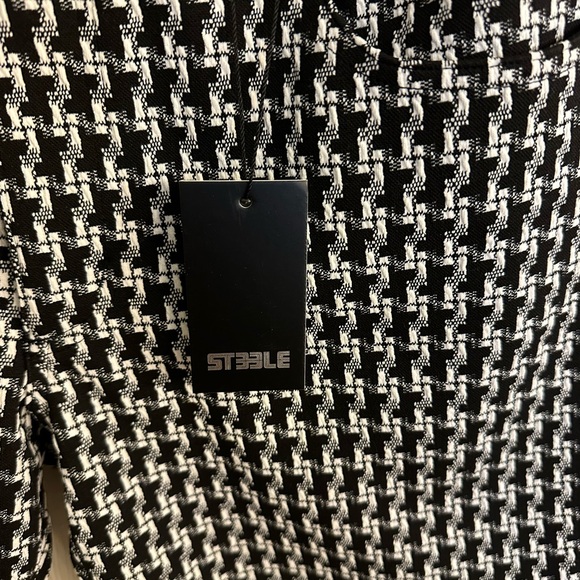 Men’s ST33LE Black and White mini check shorts - Picture 2 of 5